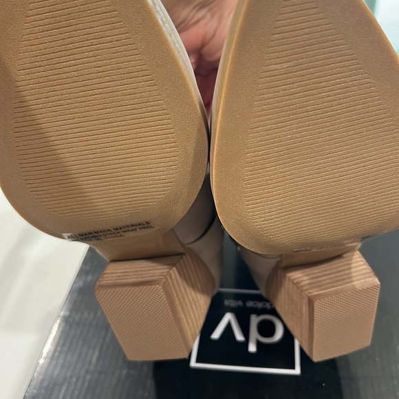 Dolce vita- Kramer bootie-taupe color size 8 - Picture 5 of 5